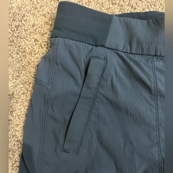 EUC Athleta Trekkie 2.0 Bermuda Shorts, Navy Bluee, Size 0 - Picture 5 of 7